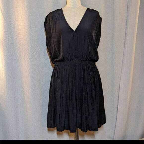 Aritzia Wilfred Black Almeida V Neck Satin Dress Elastic Pockets... - Picture 14 of 16